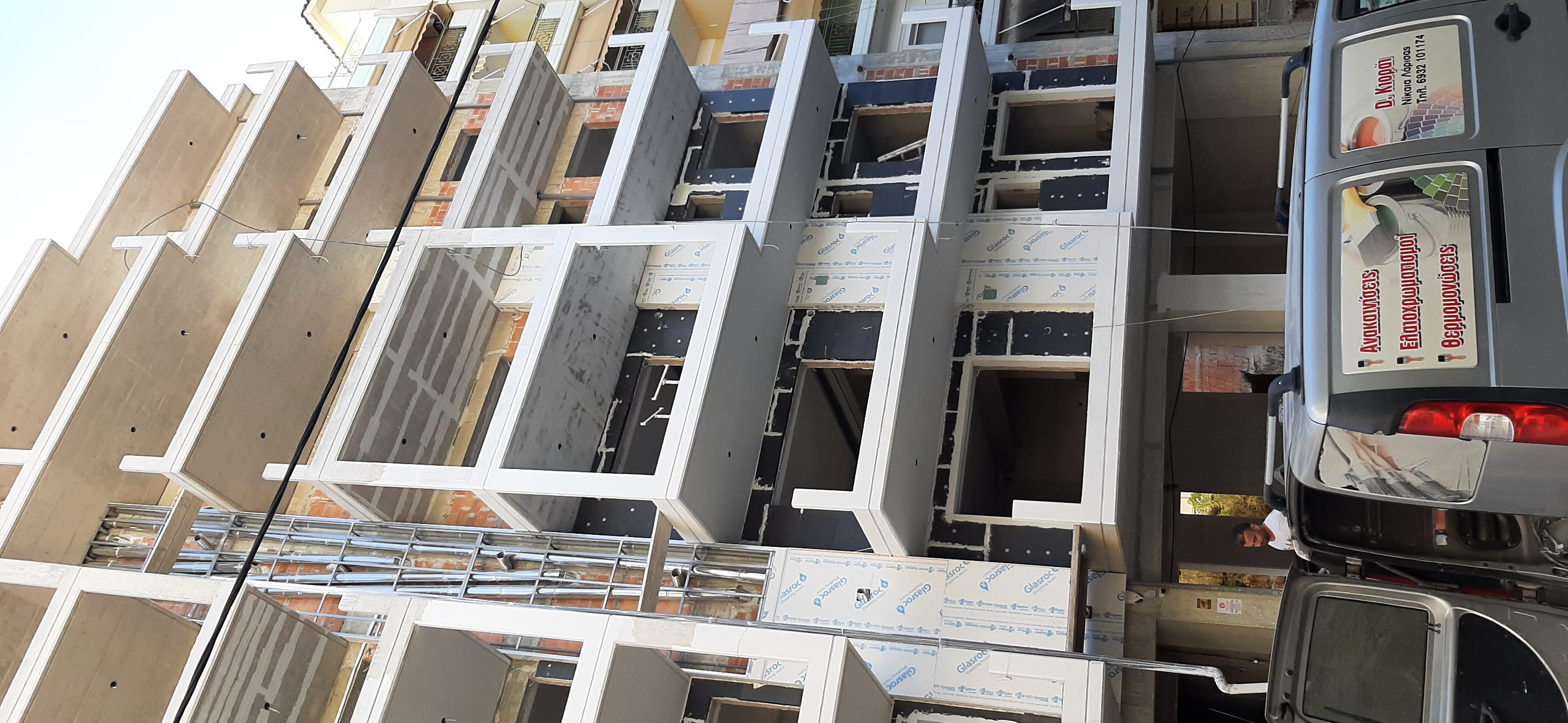 Εφαρμογή θερμομόνωσης σε κτίριο από τον Ντασμίρ Κιοράι