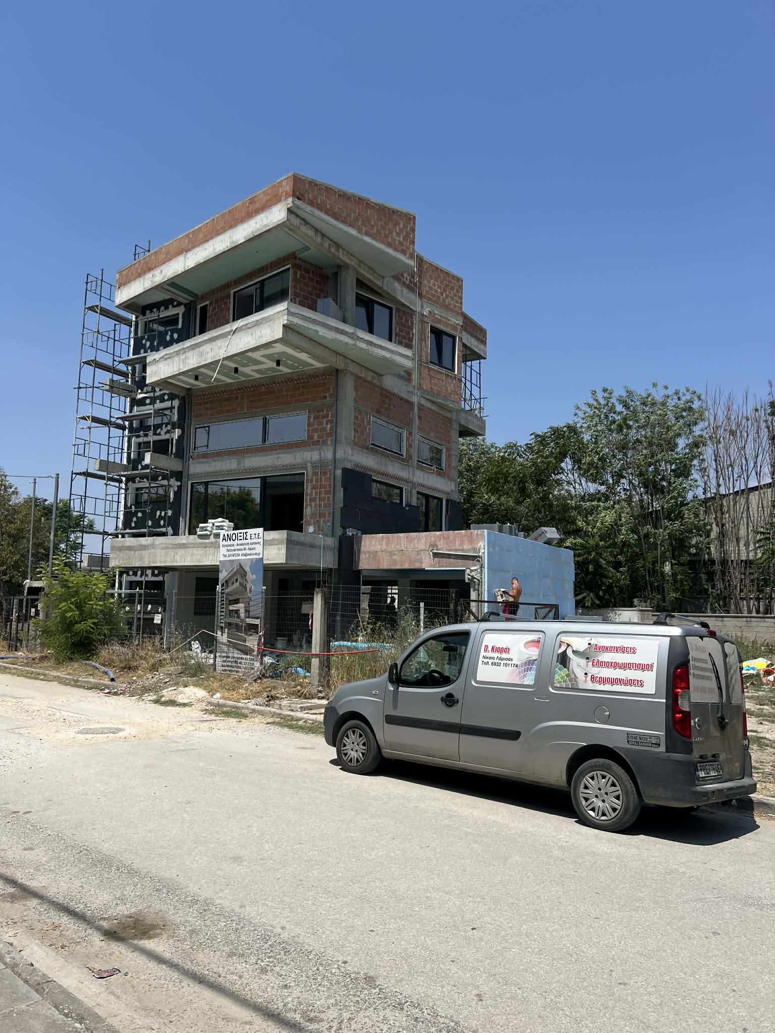 Εργασίες επιχρισμάτων και φινιρίσματος σε οικοδομή